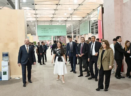 Leyla Əliyeva və Arzu Əliyeva Urban Expo sərgisi ilə tanış olublar