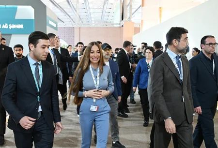 Leyla Əliyeva və Arzu Əliyeva Urban Expo sərgisi ilə tanış olublar