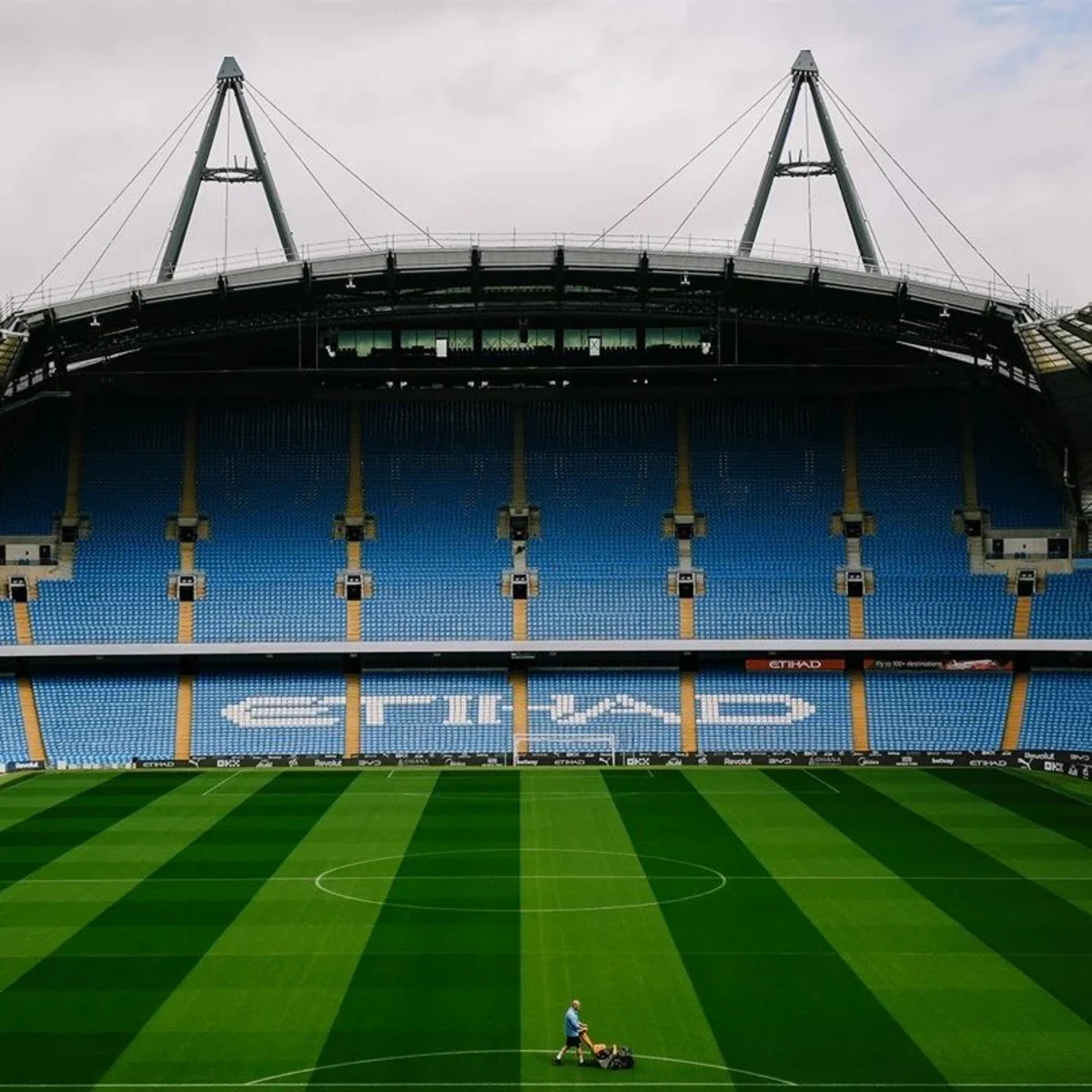 Mançester Sitinin stadionunun şimal tribunası Qvardiolanın şərəfinə adlandırılacaq