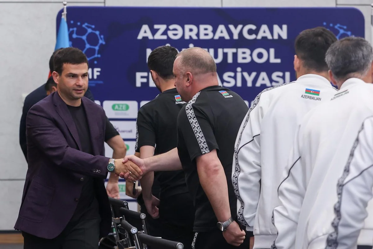 Orxan Məmmədov Avropa çempionatından əvvəl minifubol millisinin üzvləri ilə görüşüb
