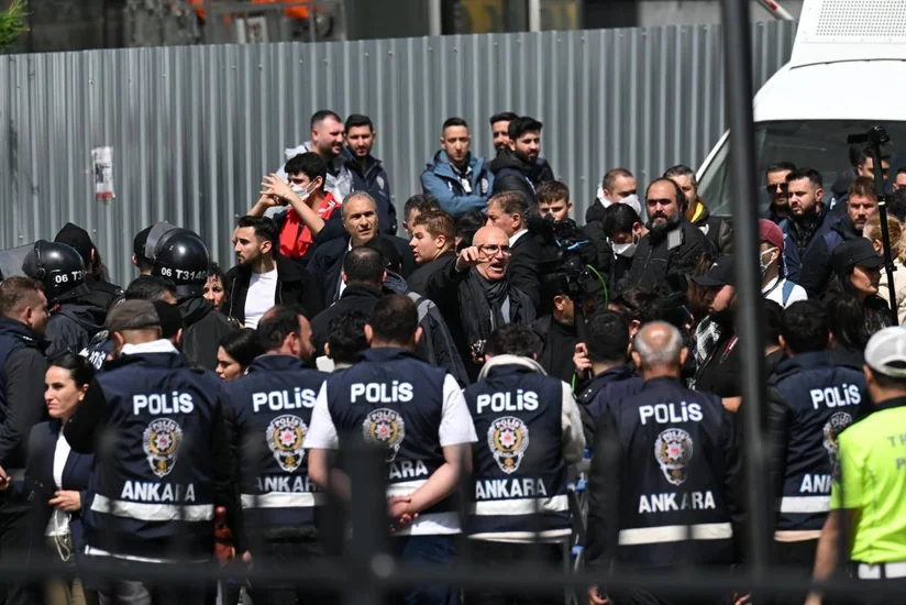 CXP-nin keçmiş rəhbərliyi partiyanın Ankaradakı qərargah binasından çıxarılıb