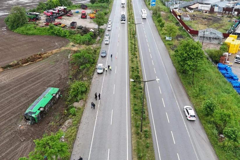 Bus overturns in Türkiye's Canakkale, injuring 46