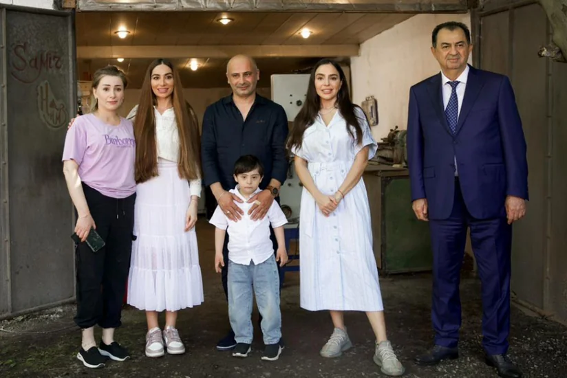 Leyla Əliyeva və Arzu Əliyeva Lənkəranda yerli sənətkarın yaradıcılığı ilə tanış olublar