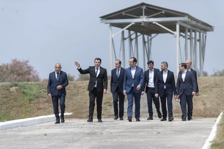 Məcnun Məmmədov Neftçalada balıqçılıq müəssisəsinin fəaliyyətilə tanış olub
