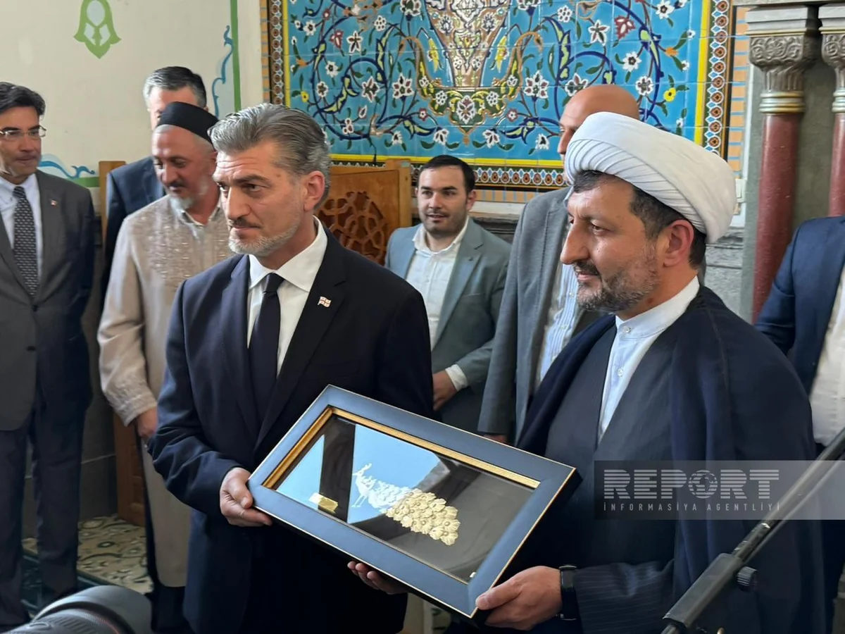 Представители мусульманской общины преподнесли Кавелашвили символические подарки