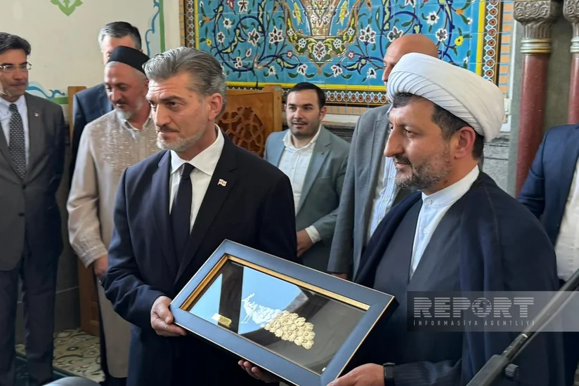 Gürcüstan Prezidentinə müsəlman icması tərəfindən simvolik hədiyyələr təqdim olunub