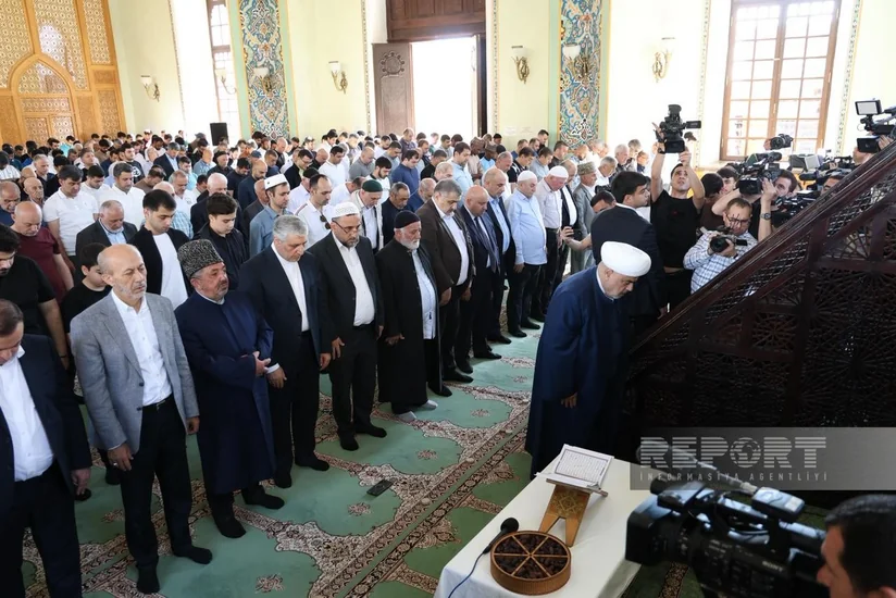 Təzəpir məscidində Qurban bayramı namazı qılınıb