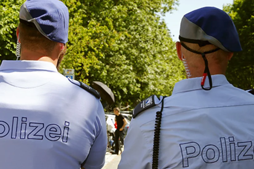 İsveçrədə dəmir yolu stansiyasında kişi bıçaqla 3 nəfəri yaralayıb