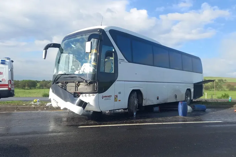 Türkiyədə avtobus qəzaya uğrayıb, 16 nəfər yaralanıb