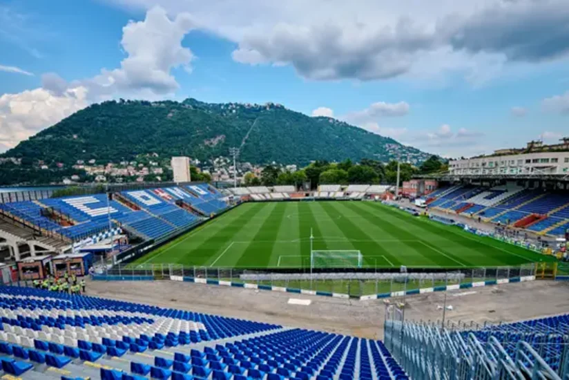 UEFA Komoya ev stadionunda Çempionlar Liqası matçları keçirməyə icazə verməyib