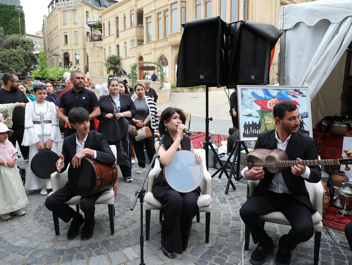 İçərişəhərdə Qarabağ Mədəniyyət Xəritəsi - Hər Rayonun Öz Səsi festivalının açılışı olub
