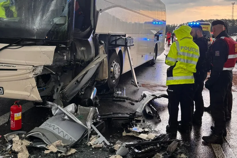 Çexiyada baş verən avtobus qəzasında 13 nəfər xəsarət alıb
