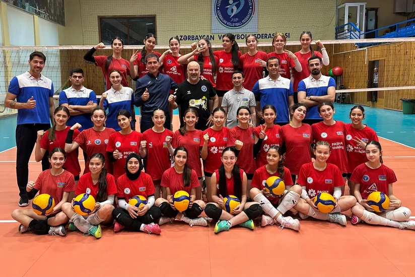 FIVB-nin məşqçi-instruktoru Cengiz Akarçeşme Azərbaycan yığmasının üzvləri ilə görüşüb