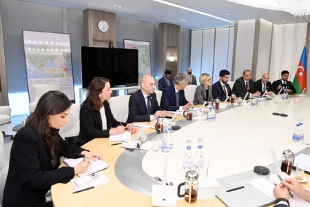 SOCAR discusses full-scale development of Absheron field with TotalEnergies and XRG