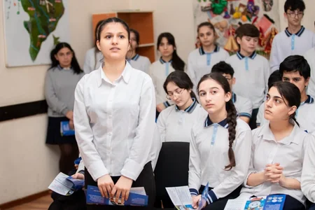 Azərbaycan Dəmir Yolları məktəblilər üçün maarifləndirmə tədbiri keçirib