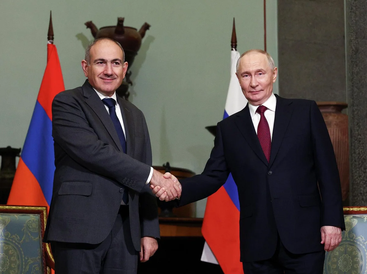 Putin, Pashinyan discuss Supreme Eurasian Economic Council meeting