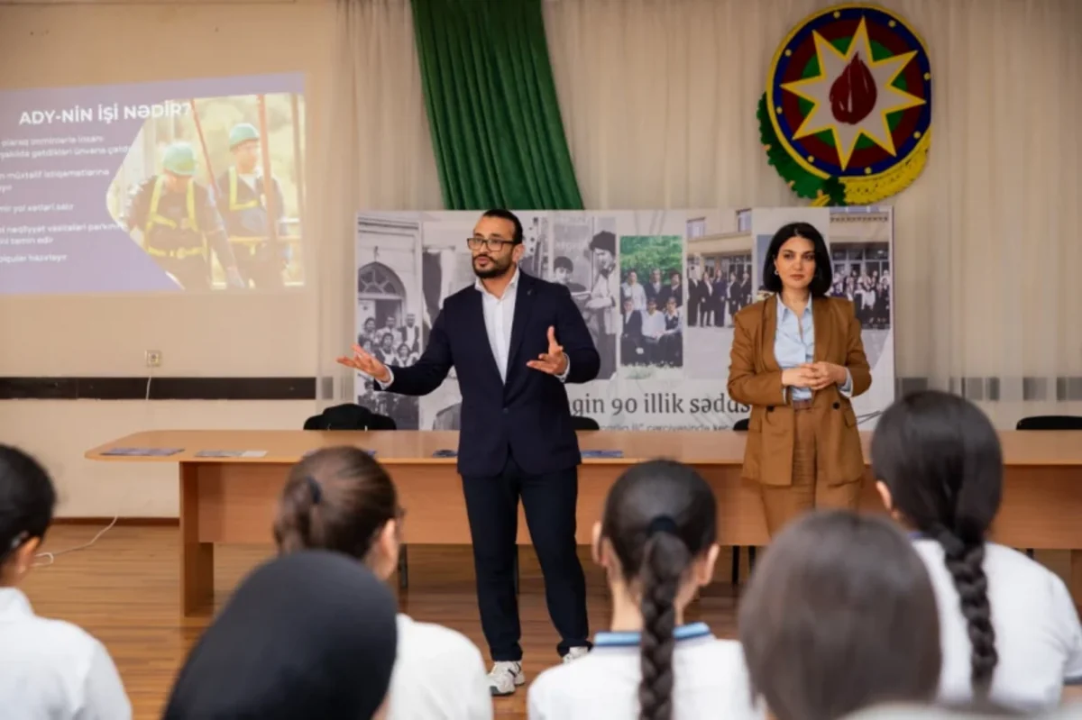 Azərbaycan Dəmir Yolları məktəblilər üçün maarifləndirmə tədbiri keçirib