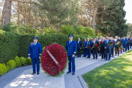 AZAL team and civil aviation representatives visit Alley of Honors