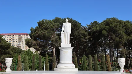 Kəmaləddin Heydərov Xırdalanda vətəndaşları qəbul edib