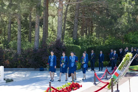 AZAL team and civil aviation representatives visit Alley of Honors