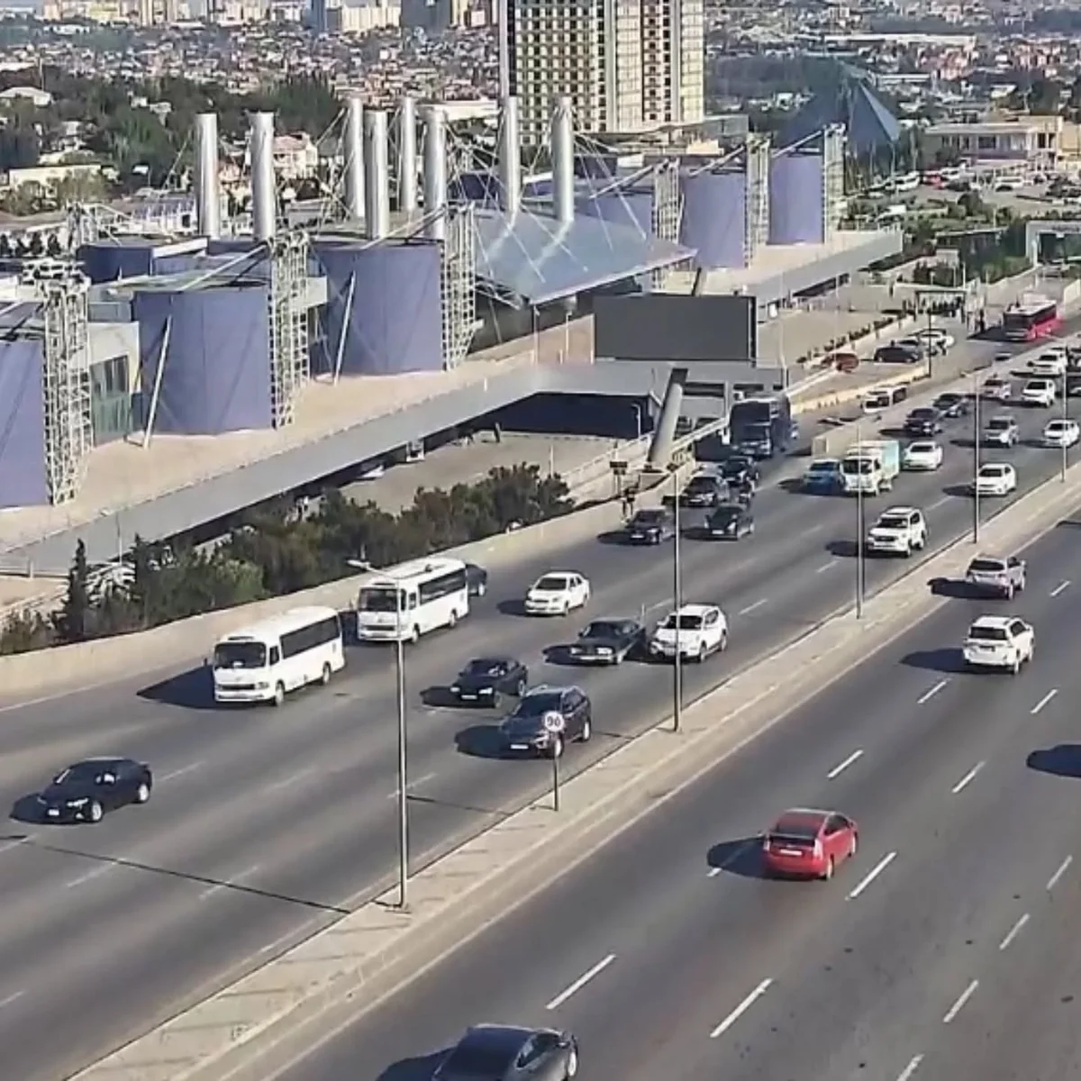 Bakıda 20 istiqamətdə tıxac müşahidə olunur