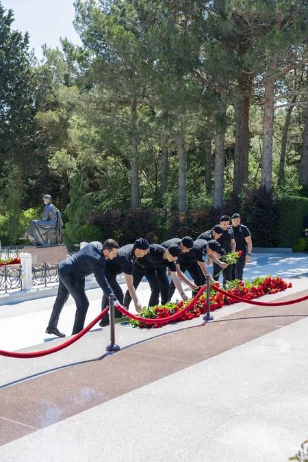 AZAL team and civil aviation representatives visit Alley of Honors