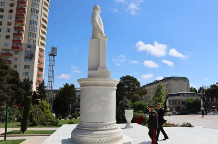 Kəmaləddin Heydərov Xırdalanda vətəndaşları qəbul edib