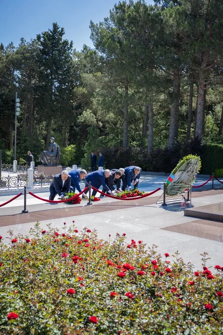AZAL team and civil aviation representatives visit Alley of Honors