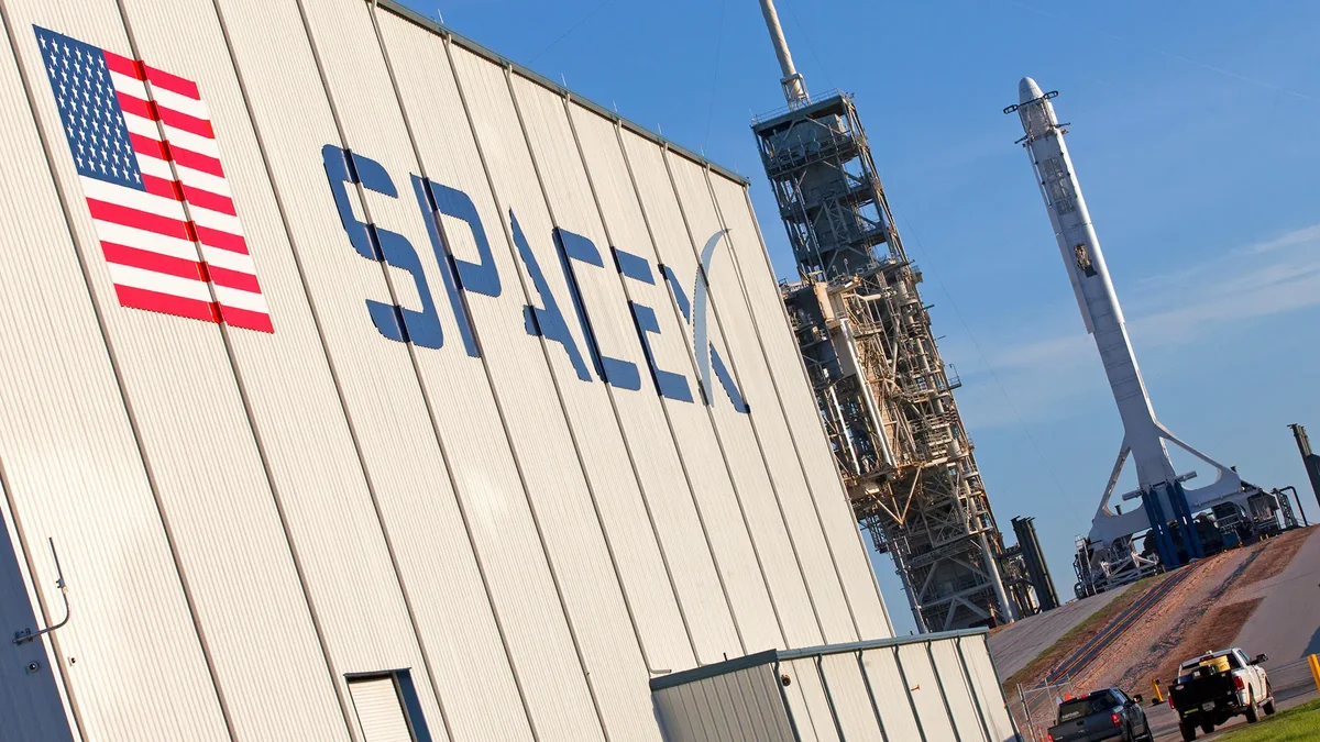 SpaceX səhmlərini mənfəətlə satmağı planlaşdırır