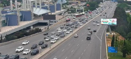 Bakının bir sıra yollarında nəqliyyatın sıxlığı yaranıb