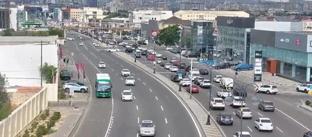 Bakının bir sıra yollarında nəqliyyatın sıxlığı yaranıb