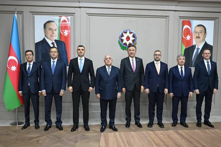 Əli Əsədov TDT-yə üzv ölkələrin mərkəzi bankları Şurasının iclasının iştirakçıları ilə görüşüb