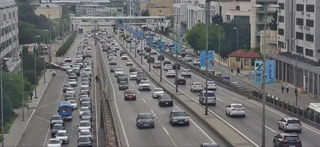 Bakının bir sıra yollarında nəqliyyatın sıxlığı yaranıb