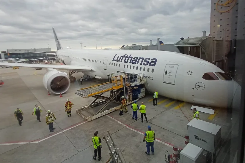 В аэропорту Франкфурта самолет авиакомпании Lufthansa совершил жесткую посадку