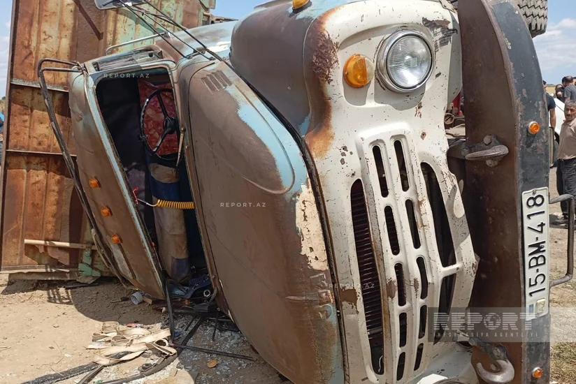 В Джалилабаде столкнулись грузовой и легковой автомобили, есть пострадавшие