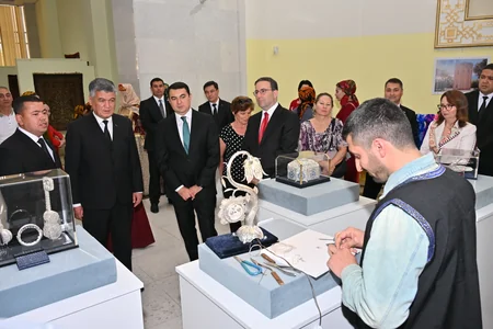Exhibition of Azerbaijani decorative and applied arts underway in Turkmenistan