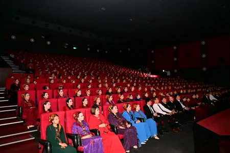 Türkmənistanda Tağıyev: Neft bədii filminin nümayişi olub