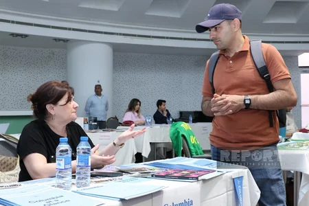 ABŞ səfirliyi təhsilə həsr olunmuş sərgi təşkil edib