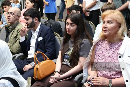 ABŞ səfirliyi təhsilə həsr olunmuş sərgi təşkil edib