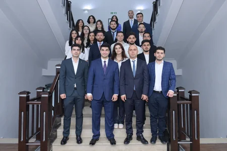 Emin Əmrullayev rəqəmsal texnologiyalar sahəsi üzrə Dövlət Proqramı məzunları ilə görüşüb