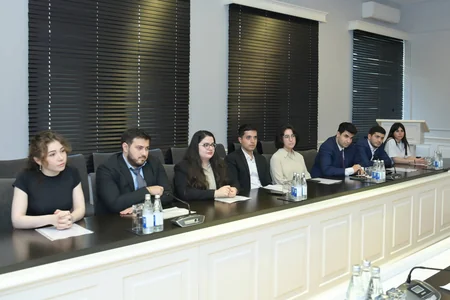 Emin Əmrullayev rəqəmsal texnologiyalar sahəsi üzrə Dövlət Proqramı məzunları ilə görüşüb