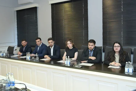 Emin Əmrullayev rəqəmsal texnologiyalar sahəsi üzrə Dövlət Proqramı məzunları ilə görüşüb