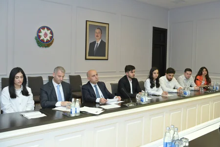 Emin Əmrullayev rəqəmsal texnologiyalar sahəsi üzrə Dövlət Proqramı məzunları ilə görüşüb
