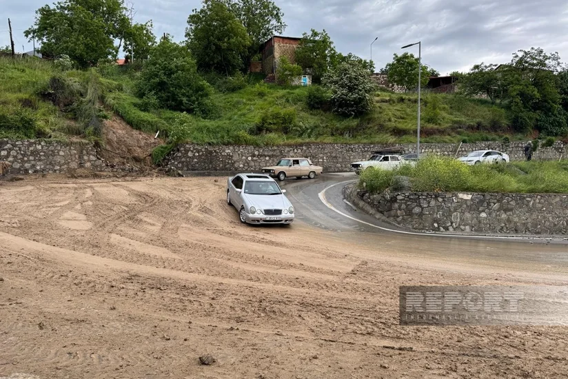 В Гёйгеле возобновили движение по дороге, перекрытой из-за оползня