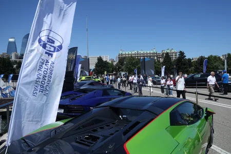 Bakı bulvarında klassik və sürət avtomobillərinin festivalı keçirilir