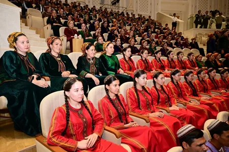 Azerbaijani, Turkmen dance ensembles perform in Arkadag