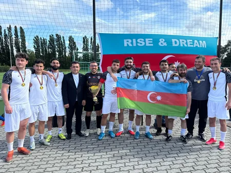 Brüsseldə ənənəvi beynəlxalq Suqovuşan minifutbol turniri keçirilib