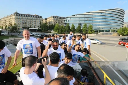 Azərbaycanın minifutbol millisi azarkeşlərlə görüşüb