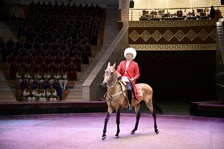 Azerbaijani, Turkmen dance ensembles perform in Arkadag