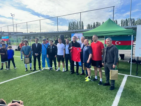Brüsseldə ənənəvi beynəlxalq Suqovuşan minifutbol turniri keçirilib